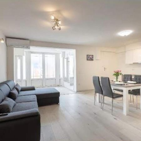 Newly Renovated App Goran Apartment Umag Exterior photo